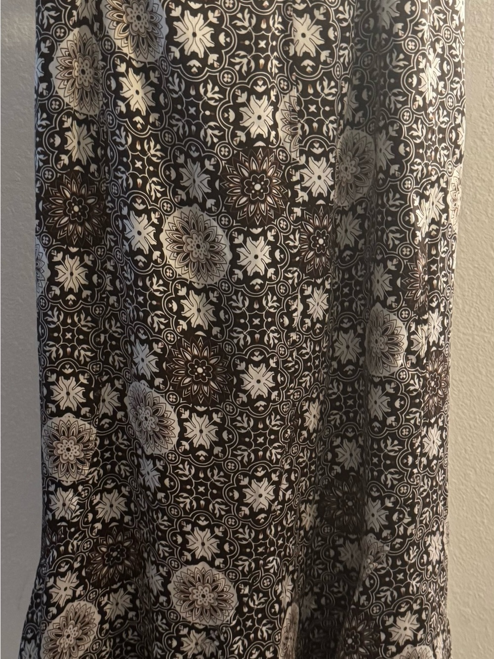 Bob Mackie Studios Size 6 Classic Brown Patterned Maxi Skirt w/scalloped edges